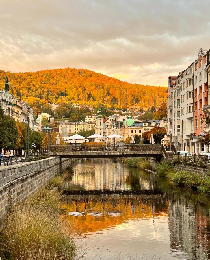 Hotel Zlatý Sloup Karlovy Vary Exteriér fotografie