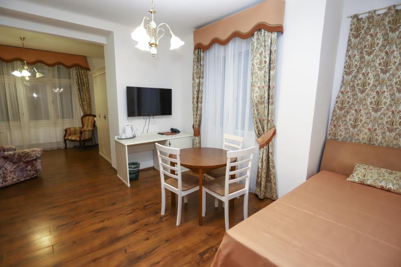 Hotel Zlatý Sloup Karlovy Vary Exteriér fotografie